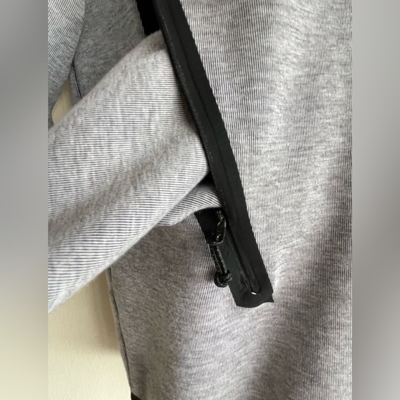 CHAMPION ZIP FRONT HOODIE 2 ZIP FRONT POCKETS SIZE US XL GRAY/BLACK, EUC - Picture 6 of 8